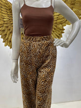Cargar imagen en el visor de la galería, Pantalón animal print
