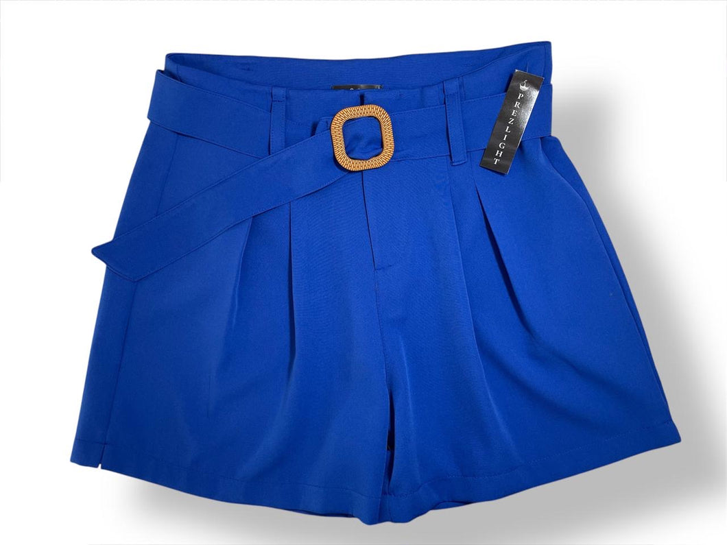 Short azul con cinturón
